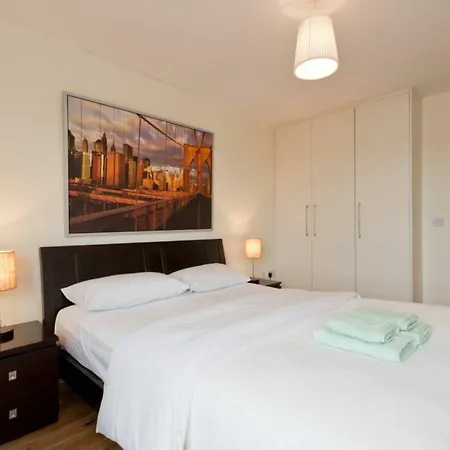 Spacious Dual-aspect 2 Bedroom