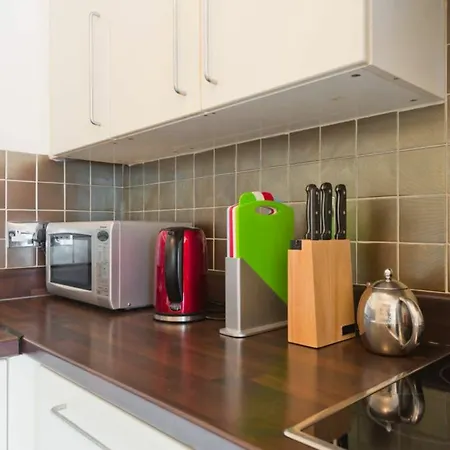 Apartment Spacious Dual-aspect 2 Bedroom *