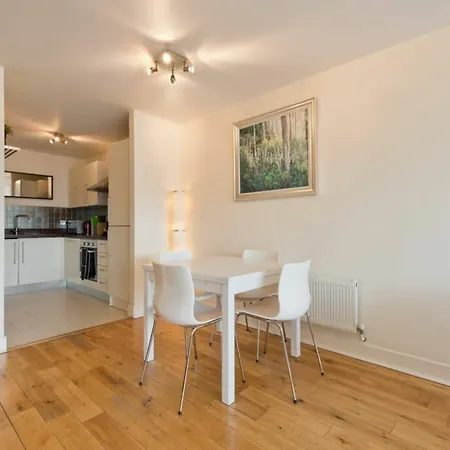 Apartment Spacious Dual-aspect 2 Bedroom Dublin