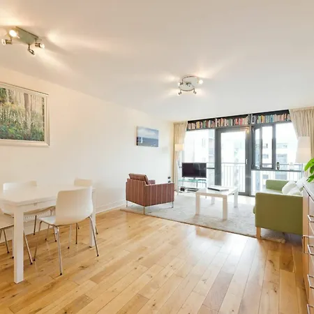 Spacious Dual-aspect 2 Bedroom